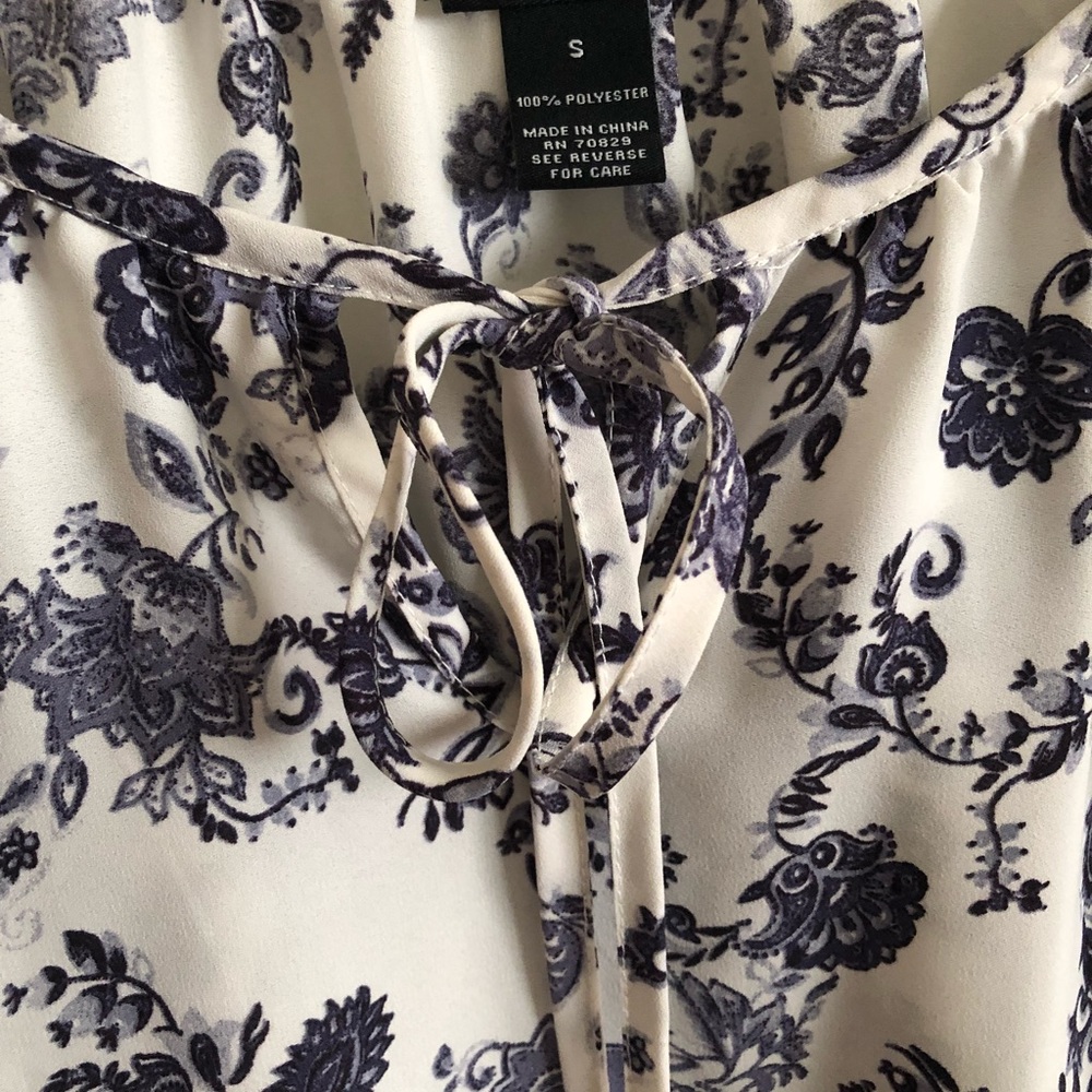 Patterned Blouse. - Picture 4 of 7